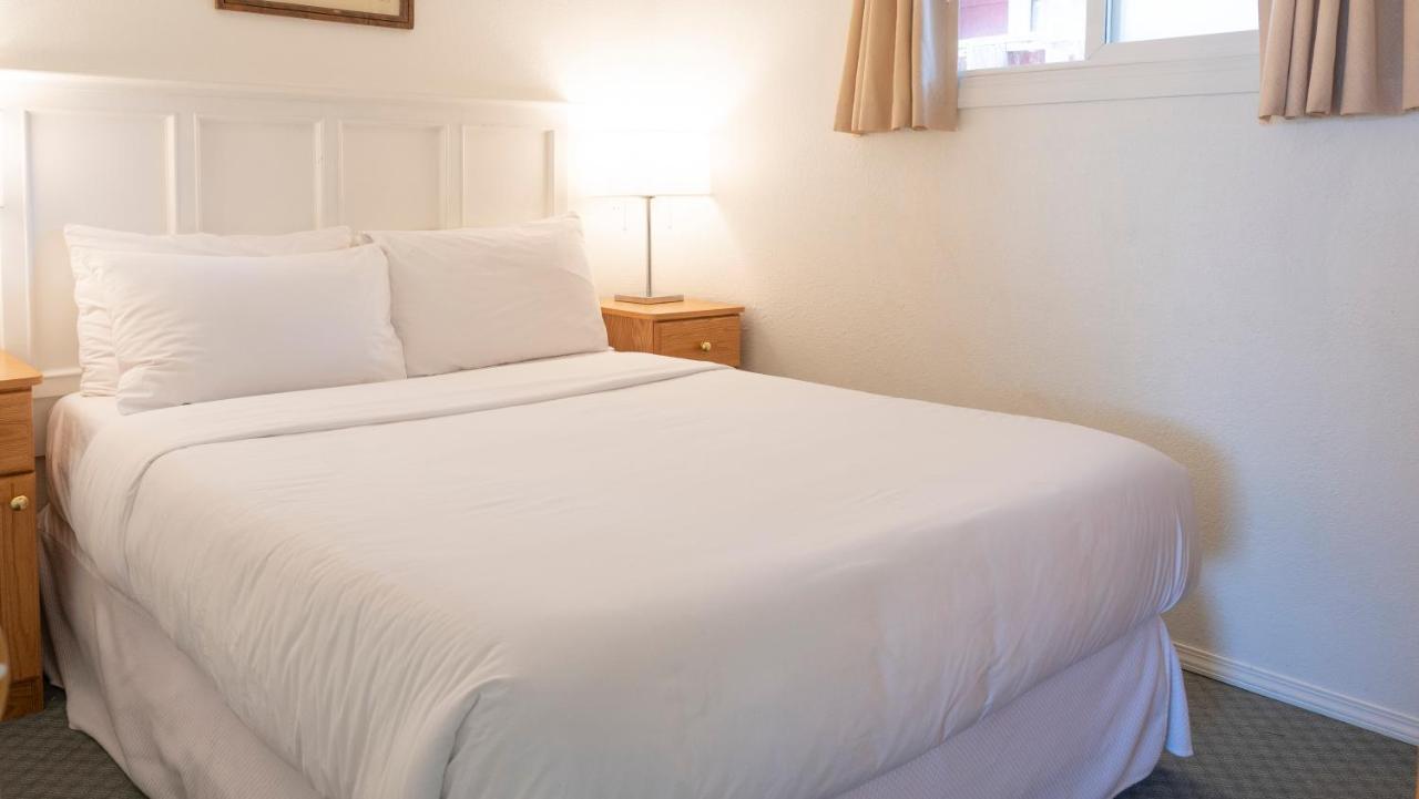 The Village Motel Naramata Luaran gambar